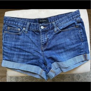 Banana Republic medium wash denim cuff hem shorts. 3”inseam